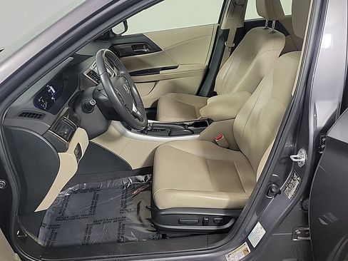 Used 2017 Honda Accord Touring image 19