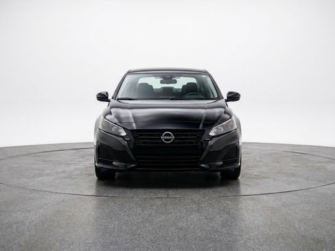 Used 2025 Nissan Altima 2.5 SV FWD image 2