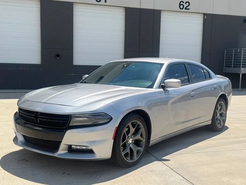 Used 2015 Dodge Charger SXT RWD image 1