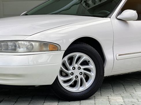 Used 1998 Lincoln Mark VIII image 3