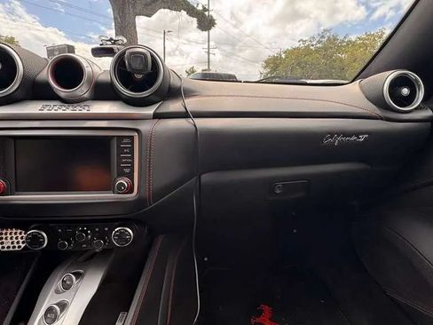 Used 2018 Ferrari California T RWD image 16