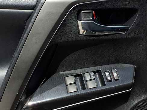 Used 2016 Toyota RAV4 SE image 18