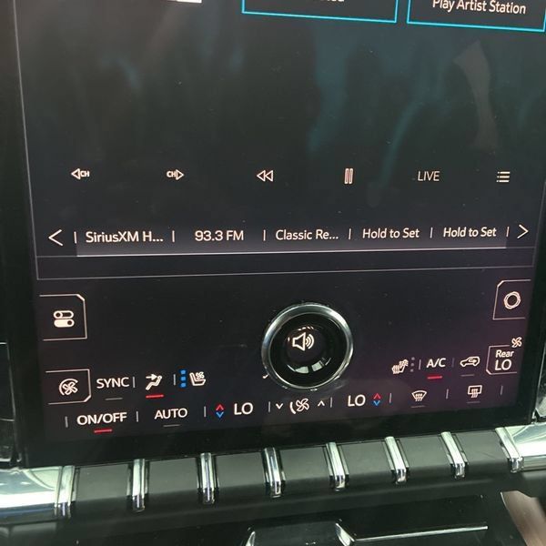 Used 2025 GMC Yukon XL Denali AWD/4WD image 19