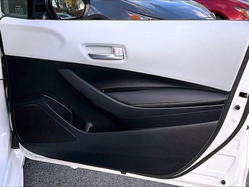 Used 2025 Toyota Corolla SE image 21