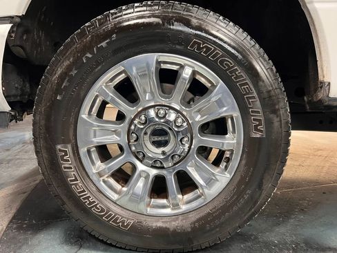 Used 2022 Ford F250 Platinum w/ FX4 Off-Road Package image 38