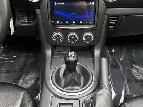 Used 2014 MAZDA MX-5 Miata Sport image 21