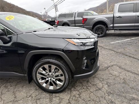Used 2023 Toyota RAV4 XLE Premium image 2