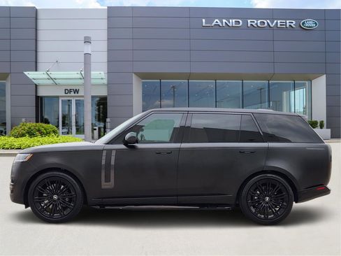 Certified 2025 Land Rover Range Rover Long Wheelbase Autobiography image 3