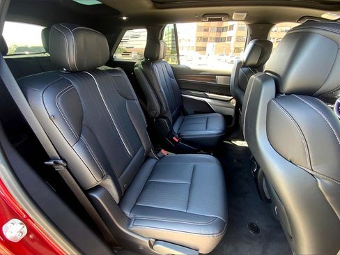 New 2026 Cadillac Vistiq Sport image 32