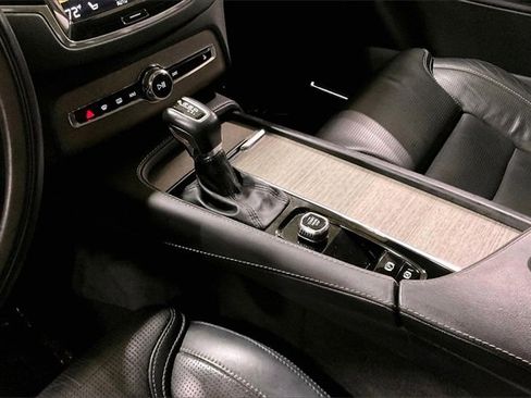 Used 2022 Volvo XC90 T6 Inscription w/ Climate Package image 15