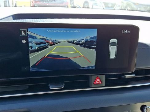 Used 2025 Kia Carnival EX image 19