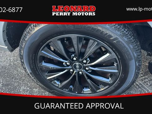 Used 2016 Lincoln Navigator Select image 24