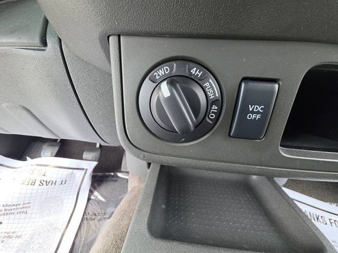 Used 2010 Nissan Frontier SE w/ SE Value Truck Pkg AWD/4WD image 18