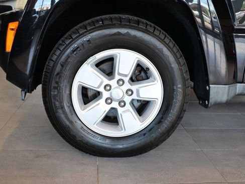 Used 2012 Jeep Liberty Sport AWD/4WD image 36