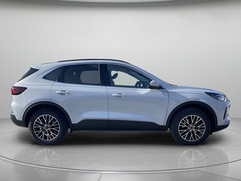 New 2026 Ford Escape SE image 2