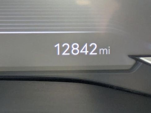 Used 2025 Genesis G70 2.5T image 23