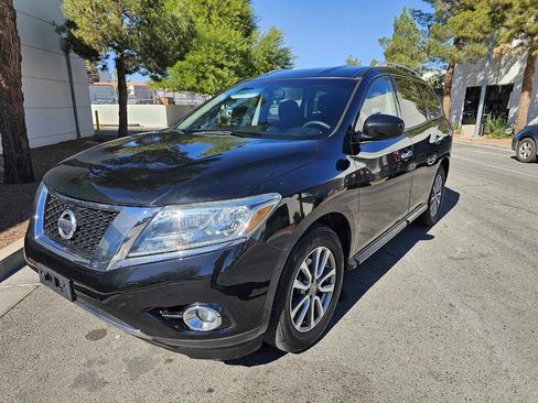 Used 2015 Nissan Pathfinder SV image 1