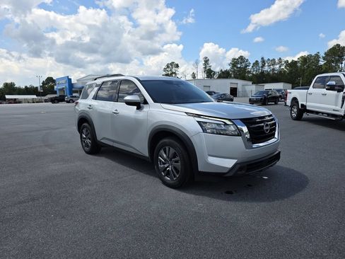 Used 2024 Nissan Pathfinder SV AWD/4WD image 8