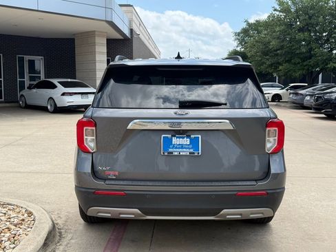 Used 2021 Ford Explorer XLT w/ Equipment Group 202A RWD image 4