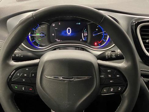 Used 2022 Chrysler Pacifica Touring-L w/ S Appearance Package image 15