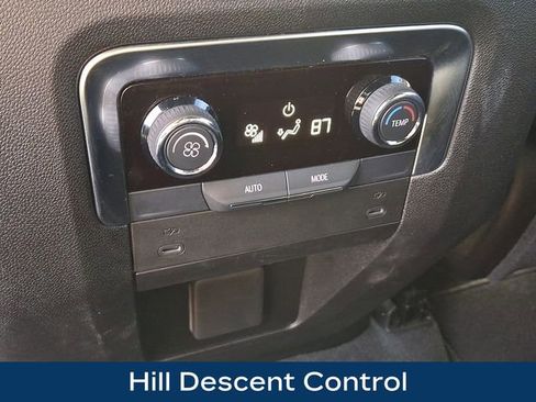 Used 2025 Chevrolet Suburban Z71 image 14