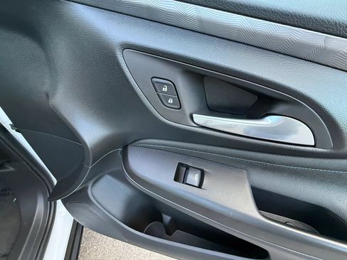 Used 2025 Buick Envista Sport Touring FWD image 38