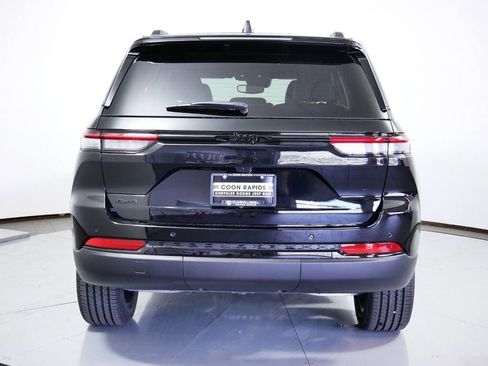 Used 2024 Jeep Grand Cherokee Altitude image 12