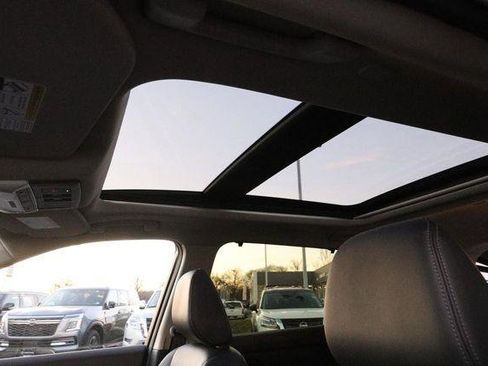 Used 2023 Nissan Rogue SL w/ SL Premium Package image 9