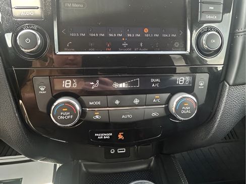 Used 2018 Nissan Rogue SL AWD/4WD image 24