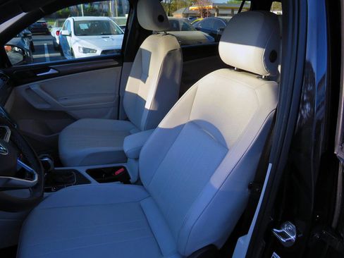 Used 2023 Volkswagen Tiguan SE R-Line image 39