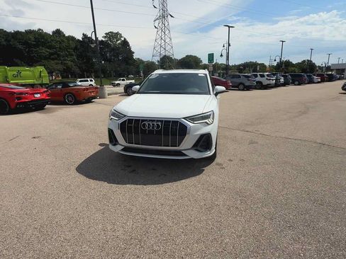 Used 2023 Audi Q3 2.0T Premium Plus AWD/4WD image 3