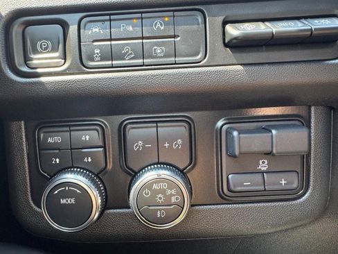 Used 2023 GMC Yukon XL AT4 w/ Technology Package AWD/4WD image 22