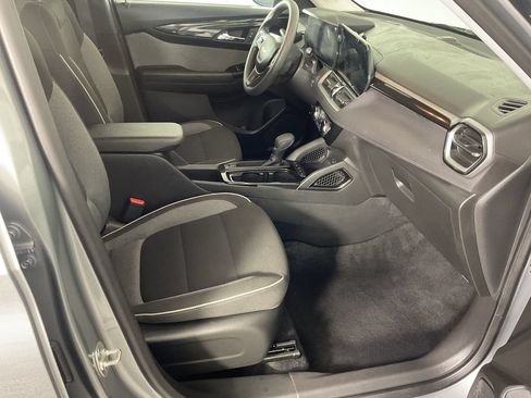 Used 2024 Chevrolet TrailBlazer LT AWD/4WD image 24