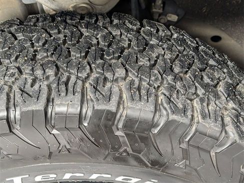 Used 2021 Chevrolet Silverado 1500 LT Trail Boss w/ LT Trail Boss Premium Package image 9