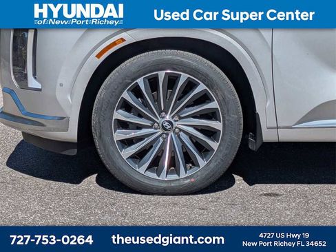 Used 2023 Hyundai Palisade Calligraphy image 10