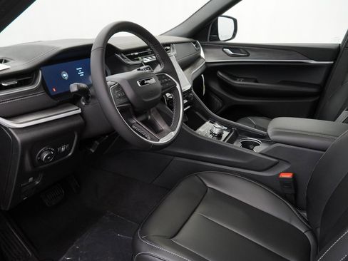 New 2025 Jeep Grand Cherokee Limited w/ Trailer Tow Package image 16