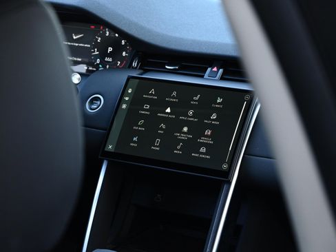 Used 2024 Land Rover Discovery Sport S image 30