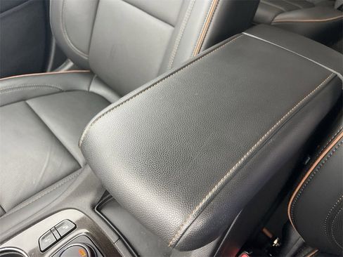 Used 2023 GMC Acadia AT4 image 27