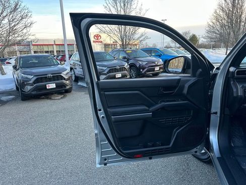 Certified 2025 Toyota Tacoma SR5 image 25