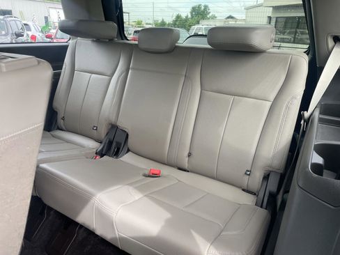 Used 2018 Ford Expedition XLT w/ Equipment Group 202A RWD image 7