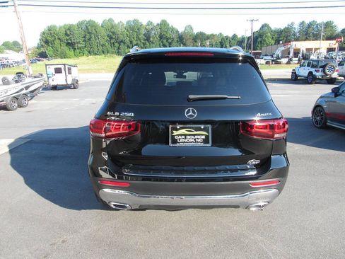 Used 2023 Mercedes-Benz GLB 250 4MATIC image 5