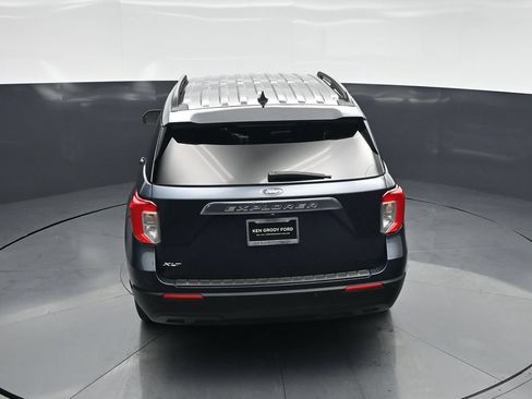 Used 2023 Ford Explorer XLT RWD image 42