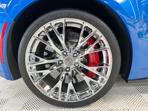 Used 2015 Chevrolet Corvette Z06 w/ 3LZ Preferred Equipment Group RWD image 20