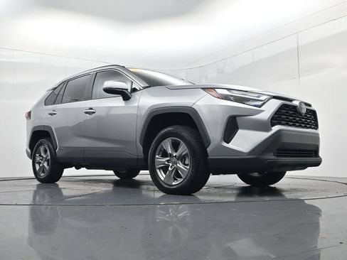 Used 2025 Toyota RAV4 XLE AWD/4WD image 41