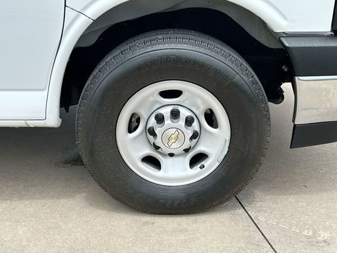 Used 2024 Chevrolet Express 2500 w/ Driver Convenience Package RWD image 10
