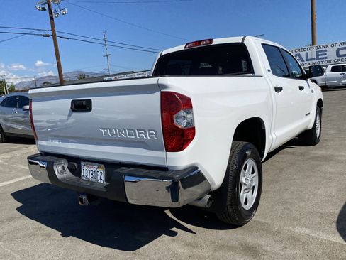 Used 2018 Toyota Tundra SR5 w/ SR5 Upgrade Package image 5