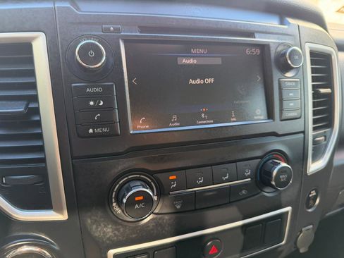 Used 2019 Nissan Titan S image 27