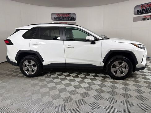 Used 2022 Toyota RAV4 XLE AWD/4WD image 2
