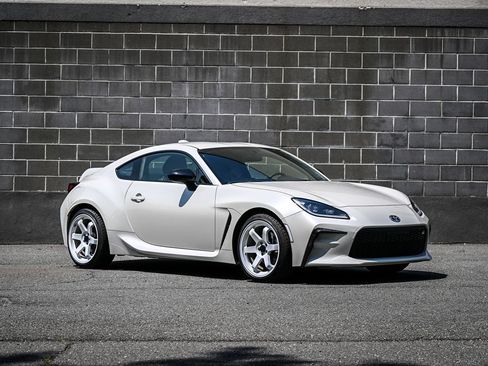 Used 2024 Toyota GR86 Premium RWD image 2