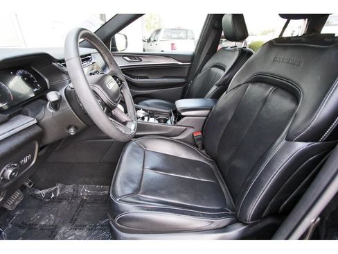 Used 2023 Jeep Grand Cherokee Overland AWD/4WD image 6